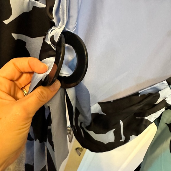 Hutch by free people beautiful flowered wrap top - Picture 5 of 7